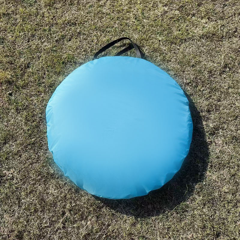 Ulkokäyttöön tarkoitettu kannettava rantateltta monille henkilöille