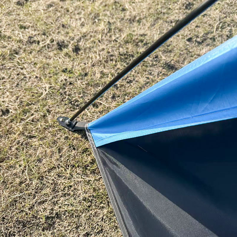 Kevyt, kolmipuolinen tuuletettu rantateltta