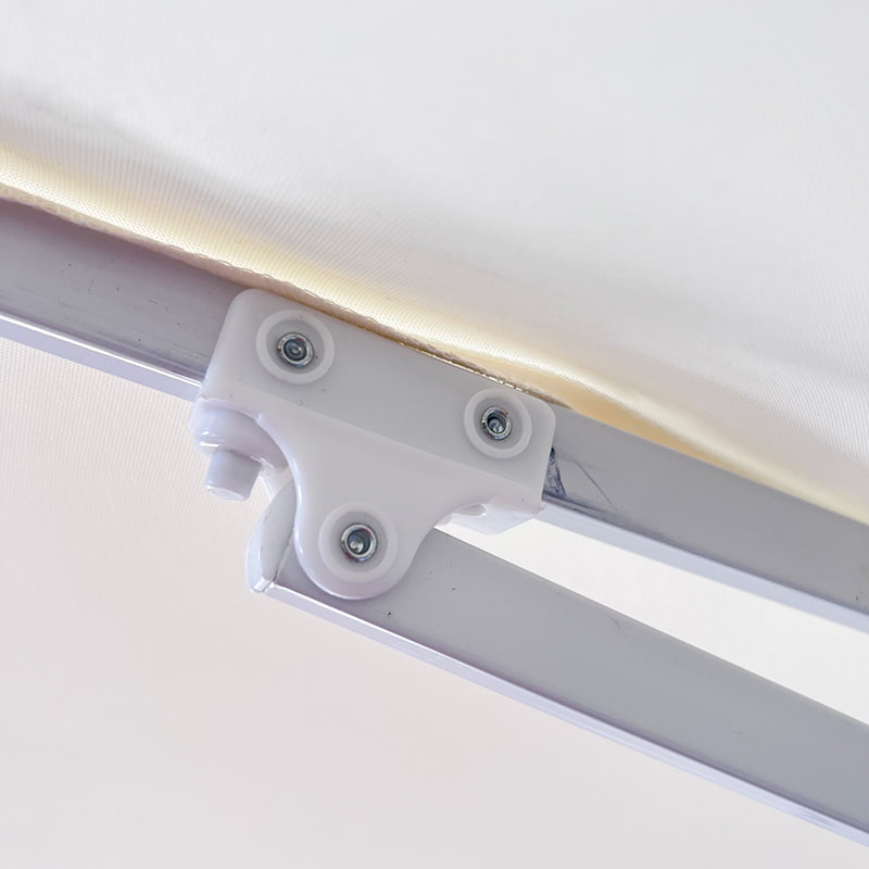 Neliönmuotoinen/pyöreä kattoon kiinnitettävä sateenvarjo