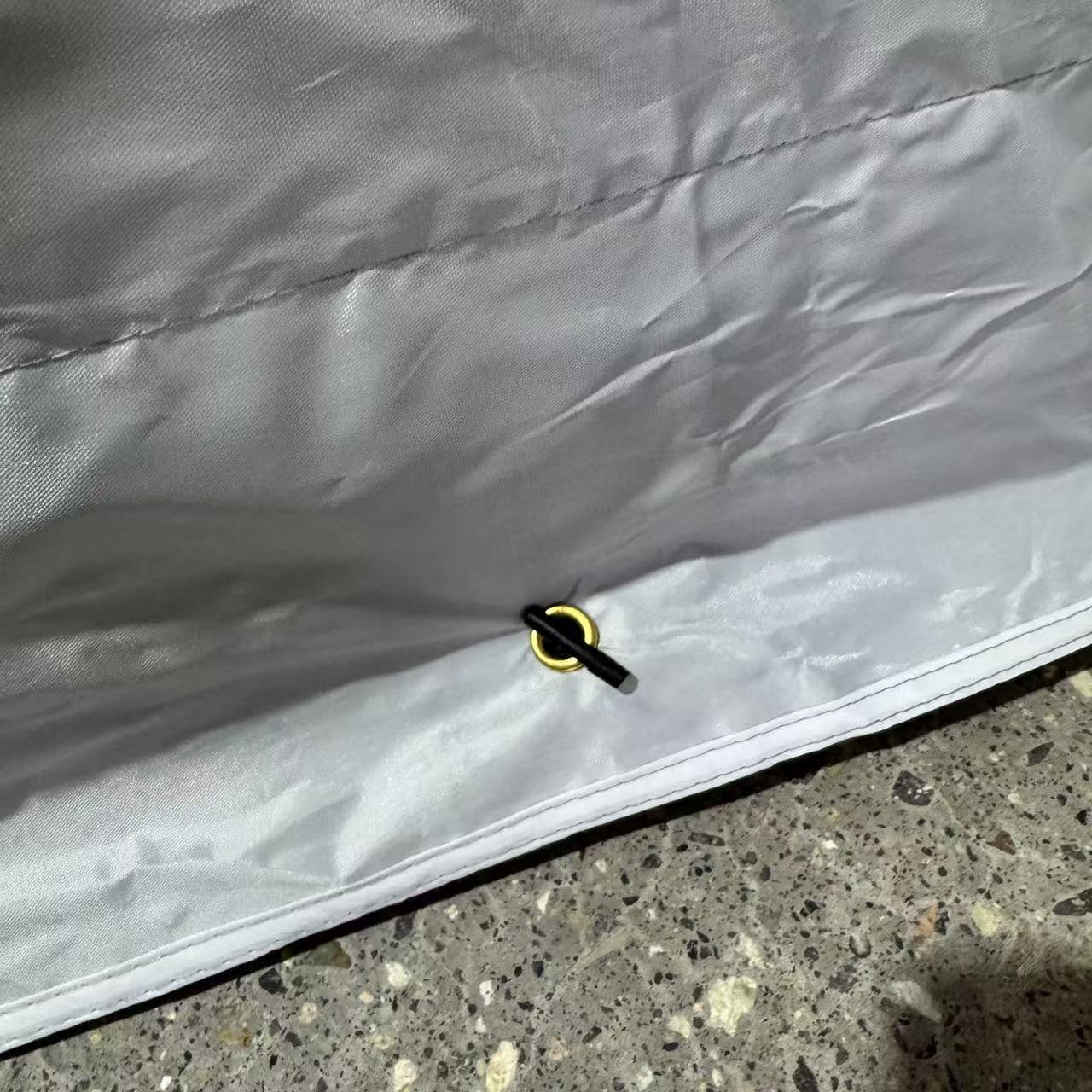 Sateen- ja auringonpitävä autokatos/säilytysteltta