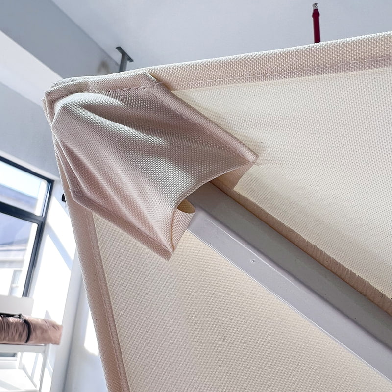 Neliönmuotoinen/pyöreä kattoon kiinnitettävä sateenvarjo