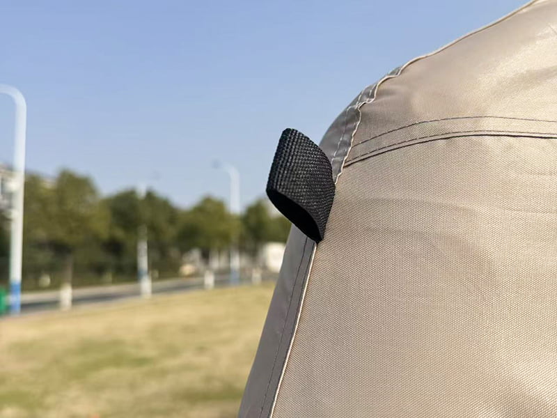 Takaosaan asennettu autoteltta